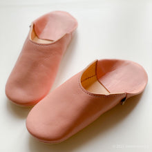 Load image into Gallery viewer, Simple Babouche Bridal Rose // dear Morocco original leather slippers
