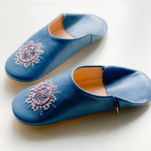 Cargar imagen en el visor de la galería, Babouche Stella Light Navy// dear Morocco original leather slippers
