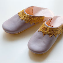 Cargar imagen en el visor de la galería, Babouche Malika Lavender// dear Morocco original leather slippers
