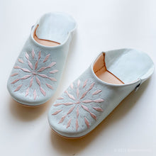Lade das Bild in den Galerie-Viewer, Babouche Embroidery Pale Blue// dear Morocco original leather slippers
